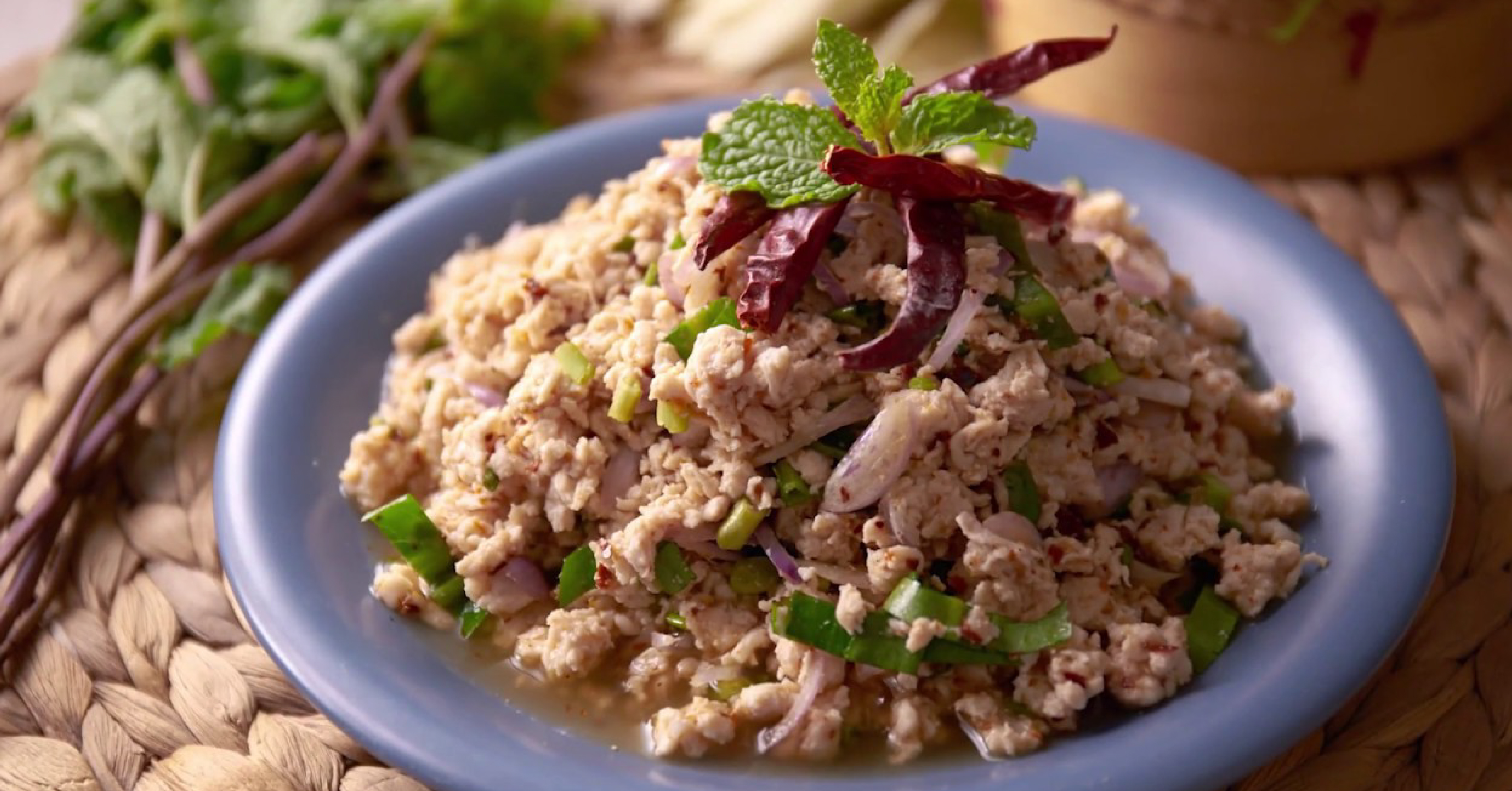 17. ลาบอกไก่ ผักสด